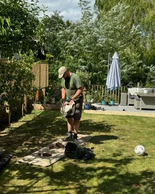 Dropping in to say hi…. 😊

#teamwork #landscapers #smallbusiness #project #team #landscapingbusiness #hardlandscaping #redbrick #garden